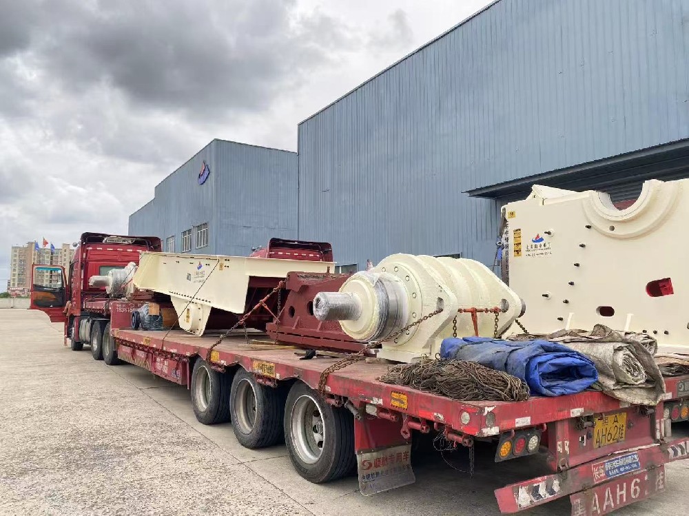 Sandro mine sent to Jiangxi European version jaw crusher site`